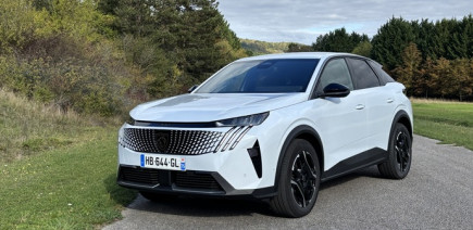 Les Peugeot 3008, 5008 et 408 gagnent quelques chevaux mais leurs performances ne changeront pas