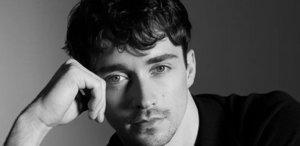 “Je pense à ma mère” : Leclerc surprend en rejoignant L’Oréal