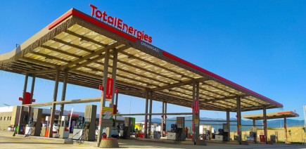 Pas de pénurie à ce stade… mais le carburant reste sous surveillance face aux tensions au détroit d’Ormuz