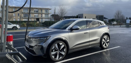 Pourquoi personne n’ose dire "Vive la voiture électrique !" (pas même les constructeurs)