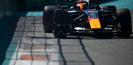 Hadjar perd gros sur Verstappen en ligne droite : "Dans les virages, je suis là"