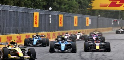 'C'est la jungle !' : Verstappen réplique à Sainz après un duel musclé