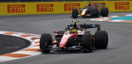 Hamilton alerte : Ferrari handicapée par son moteur... et son aileron avant