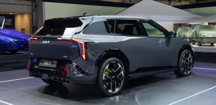 Kia EV4 : deux nouvelles versions au catalogue avec une 4 roues motrices et la sportive GT