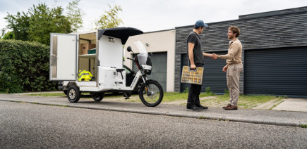 Comment les constructeurs automobiles misent sur le vélo-cargo et participent à faire disparaître la camionnette des centres-villes