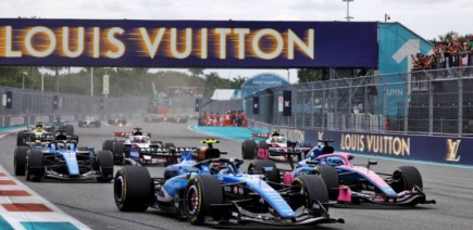 Carlos Sainz vise Alpine après l’arrivée tardive des évolutions chez Williams