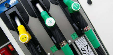 Les prix à la pompe flambent encore en France : le sans-plomb atteint un niveau historique