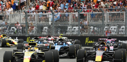 Laisser passer Verstappen était "une erreur", reconnaît Lawson