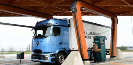 Un casse-tête en moins… DKV lance une carte unique pour recharger les camions électriques partout en Europe
