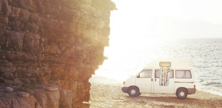 Canicule et vanlife : Pourquoi la climatisation est une utopie, à moins de s’installer dans un camping