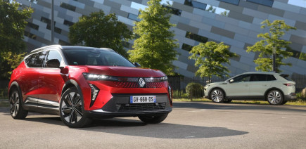 Renault Scenic e-Tech vs Skoda Elroq : lequel refroidit plus vite les passagers ?