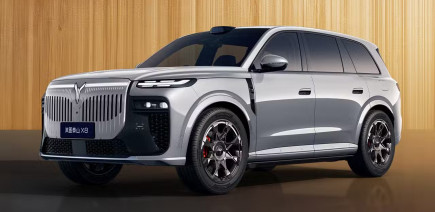 Dongfeng trouve une nouvelle cascade improbable pour vendre son dernier SUV électrifié