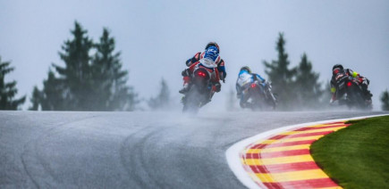 8H de Spa Motos : Le classement de la course à H+6, la BMW n°37 ne lâche rien, la Honda n°5 abandonne