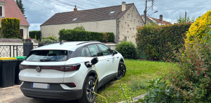 Témoignage – Claude trouve que sa Volkswagen ID.4 est une « super voiture » malgré son ergonomie « vraiment horrible »