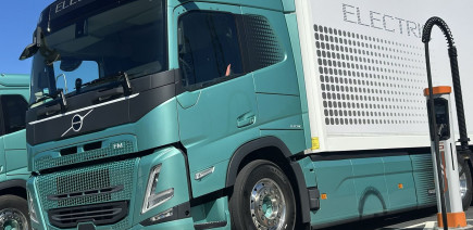On a testé les nouveaux camions électriques de Volvo Trucks !