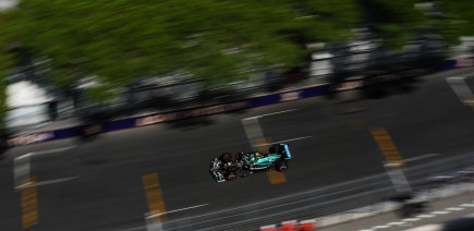 Au milieu du bazar, Aston Martin et Alonso inscrivent leur premier point