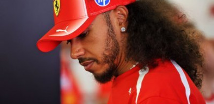 Hamilton 'surpris' par le classement moteur de Red Bull, satisfait des progrès de Ferrari