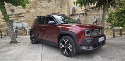 La Renault 4 E-Tech met le cap Plein Sud