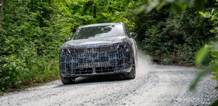 BMW X5 : la nouvelle mouture arrive avec une version électrique et une batterie gi-gan-tesque