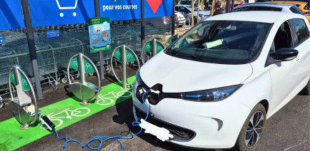 Voiture électrique : cette astuce permet de recharger gratuitement et sans limites chez Lidl