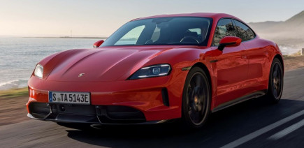 La Porsche Taycan électrique devient un monstre d’autonomie et gagne une fausse boîte de vitesses, inspirée de Hyundai