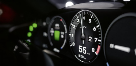 Porsche qui enterre la 911 électrique et met une boite de vitesses sur le Taycan, BMW qui cède à la demande, le boss de Total qui prône l’électrique et le Royaume-Uni qui freine sur l’électrique… Bienvenue dans Regen n°69