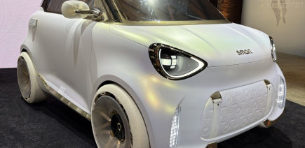 La Smart #2 nous dévoile son habitacle : enfin le retour aux sources de la petite voiture électrique à deux places !
