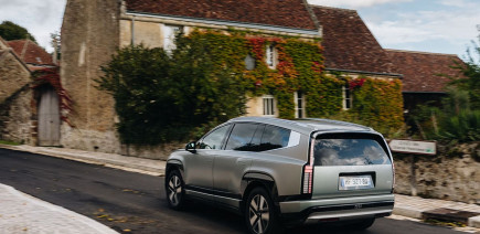 Manque de place en ville, accidents plus graves : faut-il surtaxer les voitures trop grosses ?