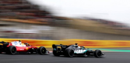 Mercedes prêt à privilégier l’équipe face au retour de Lewis Hamilton dans la course au titre