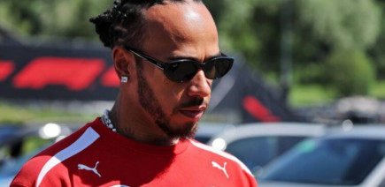 Lewis Hamilton révèle l’ampleur incroyable de sa blessure cachée chez Ferrari
