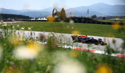 A quelle heure sera donné le départ de la course ce dimanche?