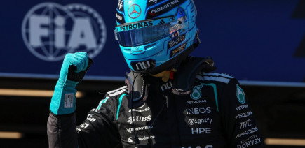 Russell poleman controversé après le crash de Verstappen