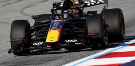Red Bull veut 'diviser son retard par deux' avec les évolutions de sa RB22