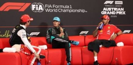 Deux Ferrari contre une Mercedes : Russell se méfie, Leclerc et Hamilton vont s'allier