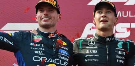 Verstappen se moque ouvertement de Russell à la radio