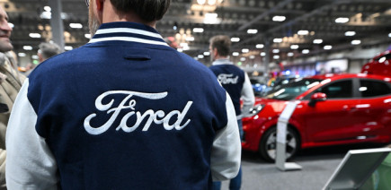 Ford fait marche arrière sur l’IA et recrute 350 ingénieurs tout ce qu’il y a de plus humains