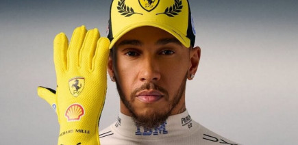 Lewis Hamilton arborera une tenue jaune spéciale pour son Grand Prix national