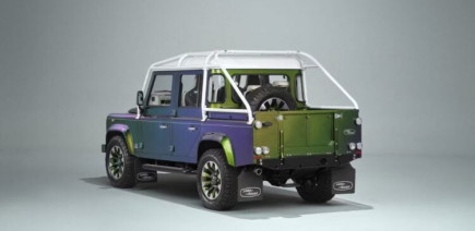 Ce Land Rover Defender change de couleur selon la lumière