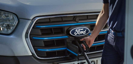 Ford envisage un virage inattendu sur l’utilitaire : son prochain Transit pourrait être… un Renault Master