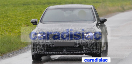 Élargissement de la gamme électrique « Neue Klasse » chez BMW avec le break BMW i3 Touring qui effectue des essais dans la région de Munich.