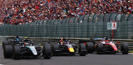 Verstappen a voulu éviter "un accident d'avion" avec Leclerc au départ