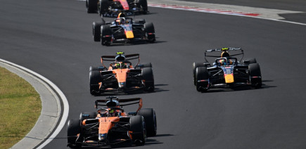 Hadjar a dû aider Verstappen : "J'ai vite compris quand ils m'ont laissé en piste..."