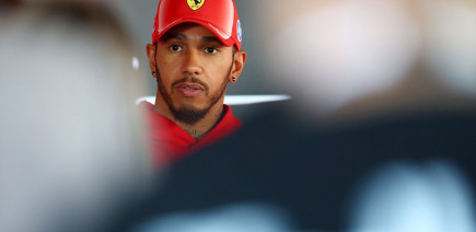 "Des erreurs qui coûtent un titre" : Hamilton sur une mauvaise pente