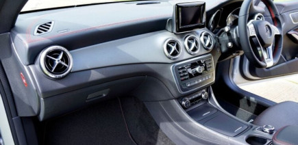 À petit prix, ce lot de 4 tapis de voiture universels redonne un coup de propre à votre intérieur