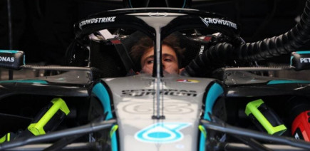 Mercedes face à un choix stratégique : une pénalité moteur se profile pour Russell et Antonelli