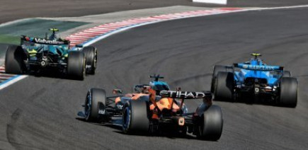 Collision Sainz-Piastri : Alonso et la FIA également mis en cause
