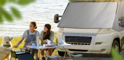 Les propriétaires de camping-car s'arrachent cette housse de pare-brise pour voyager été comme hiver
