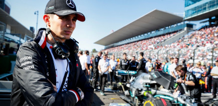 "Je suis retourné dans ma voiture et j'ai pleuré" : Ocon revient sur son année loin de la F1