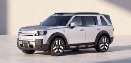 Le nouveau Freelander 8 dévoile son intérieur, entre en production, et ouvre son carnet de commandes