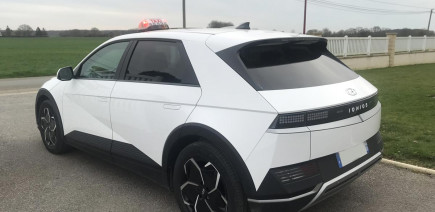 Une aide de 5 500 € arrive pour les chauffeurs de taxis qui passent à l’électrique, mais il va falloir faire vite !